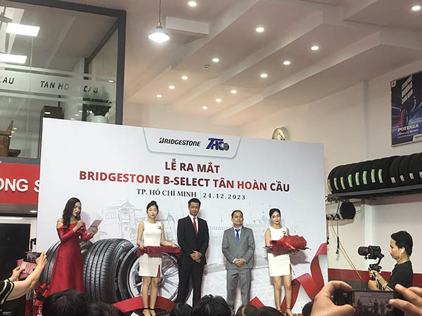 Tổ chức lễ ra mắt Bridgestone B-Select Tân Hoàn Cầu