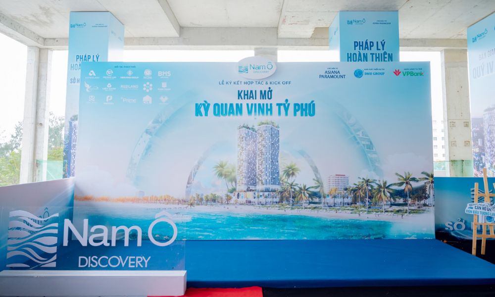 Backdrop sự kiện khai mở kỳ quan vinh tỷ phú