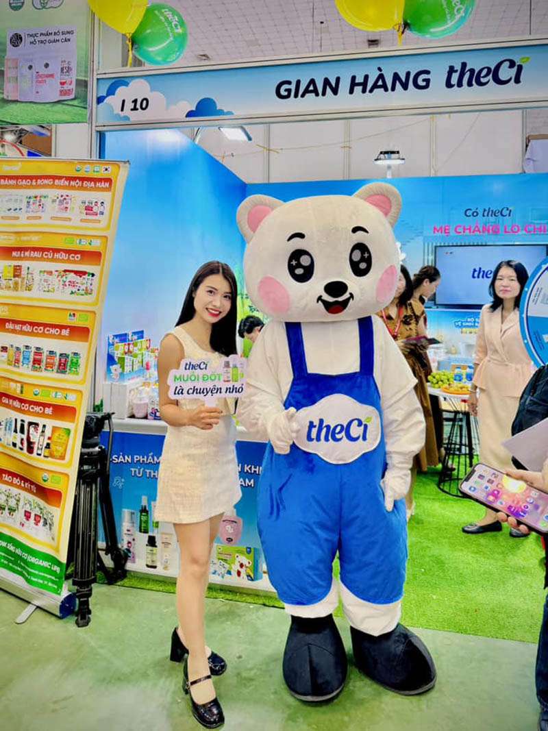 Tổ chức Acitvation với mascot tại triển lãm