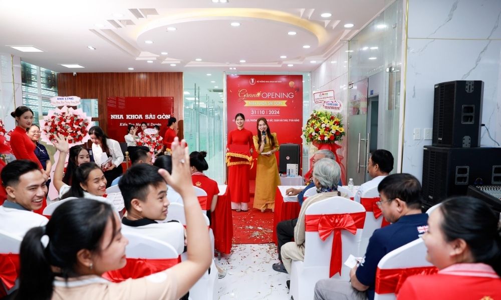 Giới thiệu khách mời và đại biểu