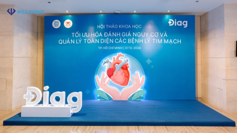 backdrop cho hội thảo khoa học "Tối ưu hóa đánh giá nguy cơ và quản lý toàn diện các bệnh lý tim mạch"