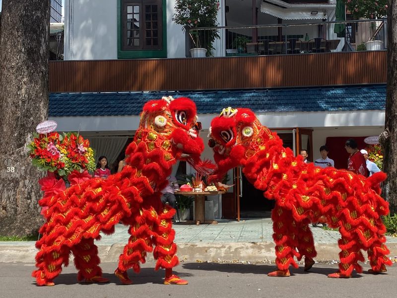 Mua lân khai trương 