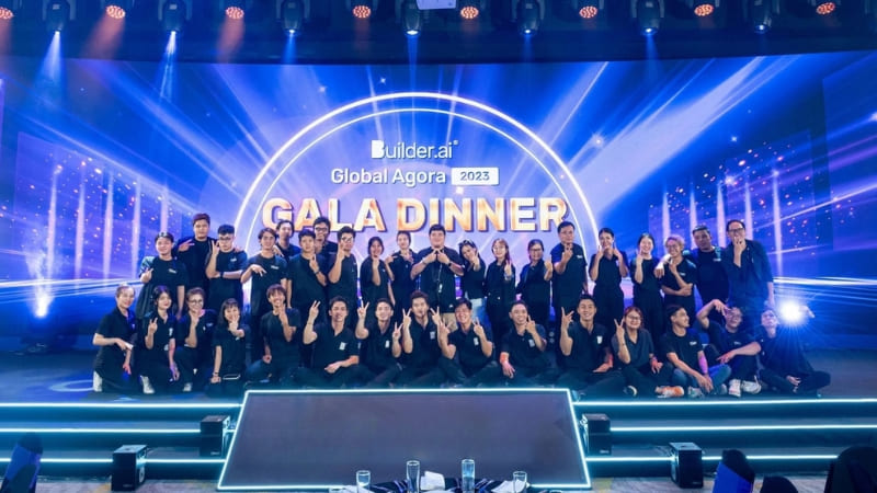 Đội ngũ nhân sự tổ chức sự kiện Gala Dinner của Builder.ai