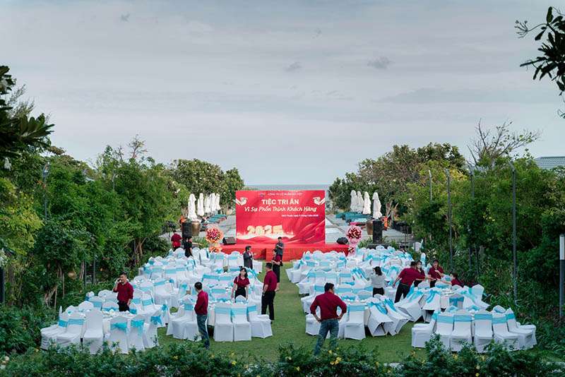Tổ chức tiệc tri ân khách hàng giá rẻ