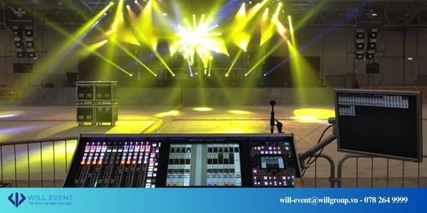Cho thuê đèn sự kiện sân khấu màu vàng