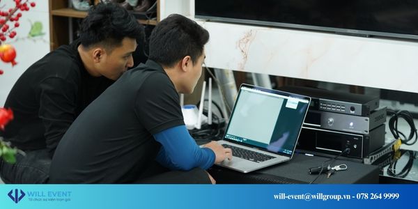 nhân sự kỹ thuật hỗ trợ âm thanh