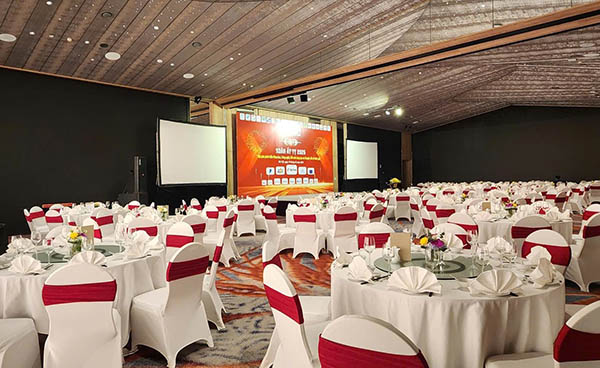 Cho thuê máy chiếu sự kiện HCM