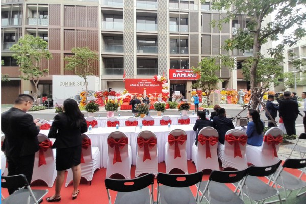 Cho thuê ghế nhựa xếp sự kiện: Lễ khai trương Công ty Bất động sản BAMLAND