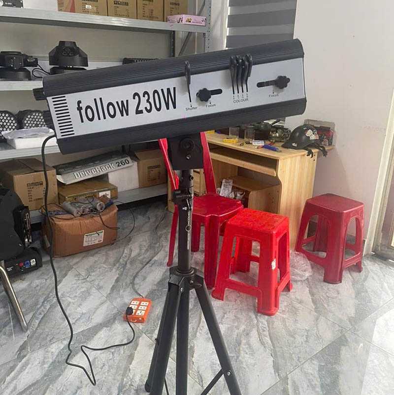 Đèn follow sân khấu
