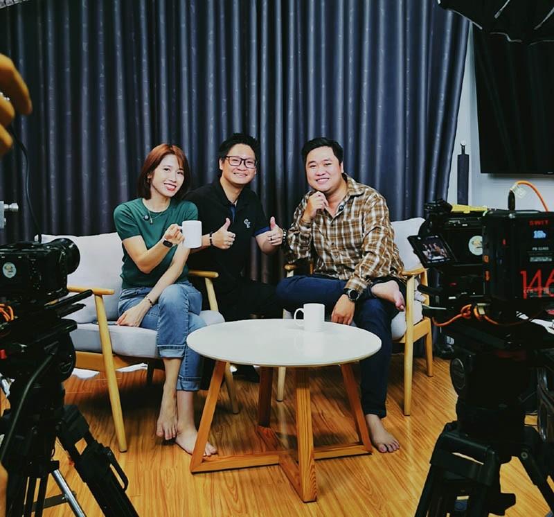Bàn ghế gỗ Eames talkshow 3 người