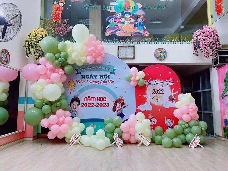 Sân khấu và backdrop khai giảng năm học mới