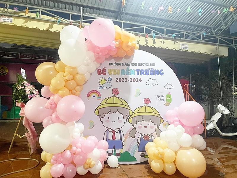 Backdrop bong bóng trong lễ khai giảng
