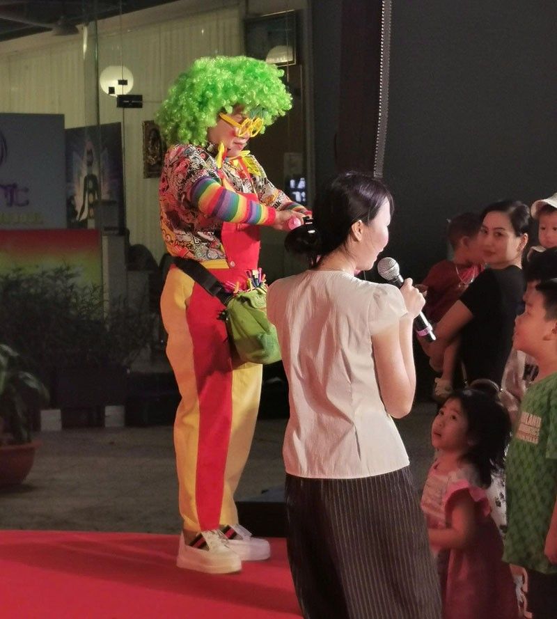 Chú hề bong bóng tại tết trung thu