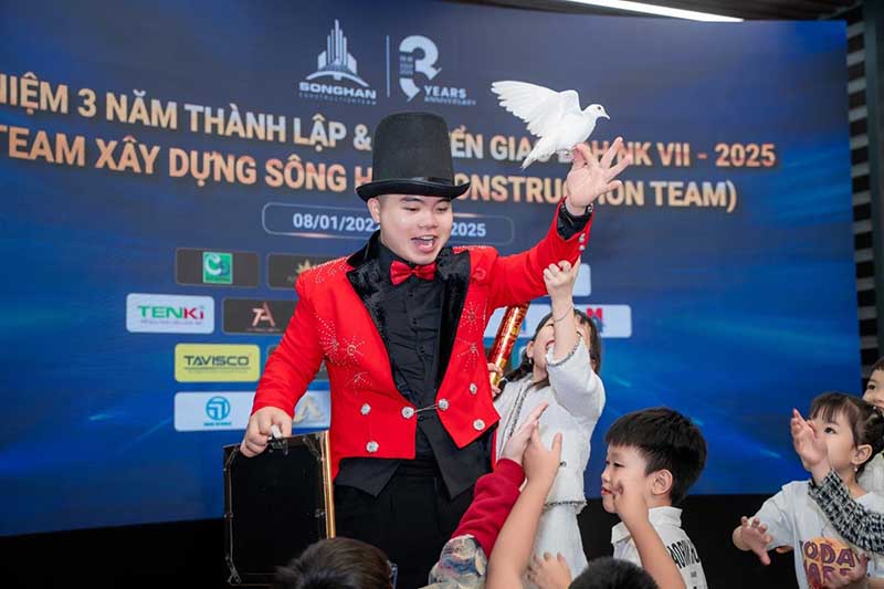 Nhà ảo thuật biểu diễn tại tết trung thu