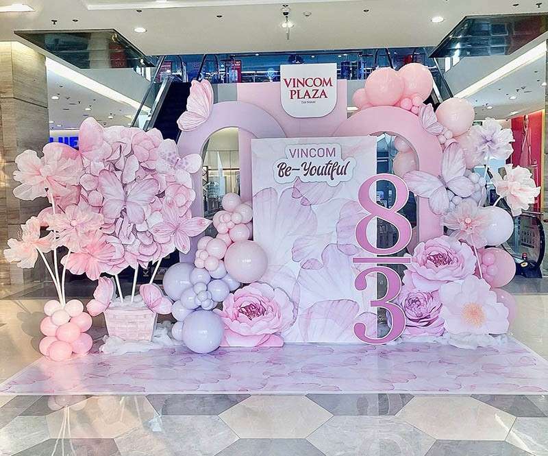 Thiết kế và thi công trang trí backdop bong bóng sự kiện 8/3 Vincom Plaza