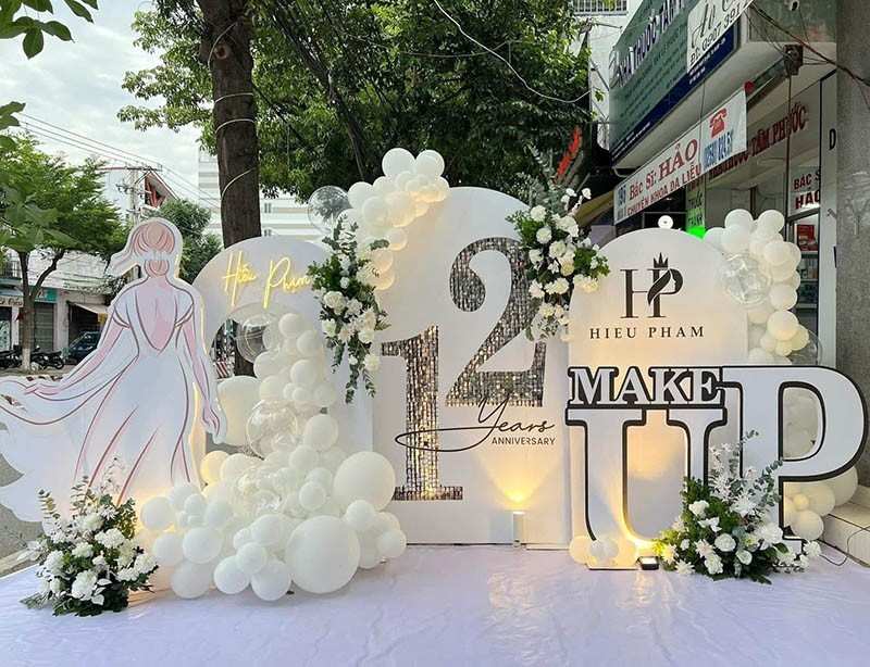 Thiết kế và thi công trang trí backdop bong bóng sự kiện kỷ niệm thành lập 12 năm Make up Hiếu Phạm
