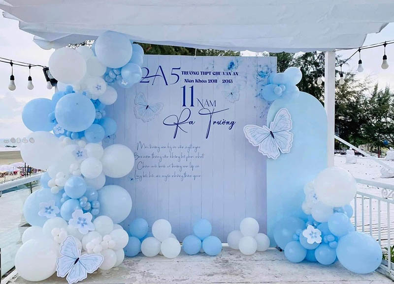 Thiết kế và thi công trang trí backdop bong bóng 11 năm ra trường THPT Chu Văn An