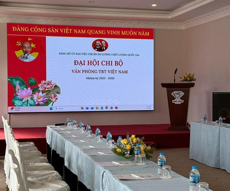 Bục phát biểu tại đại hội chi bộ