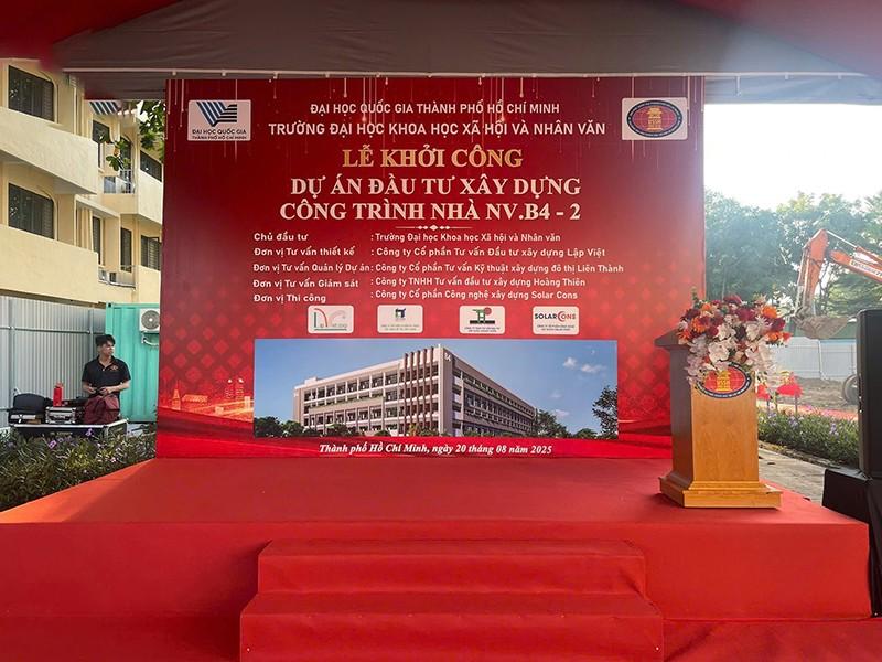 backdrop và bục phát biểu tại lễ khởi công