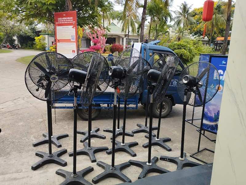 Nhiều cây quạt công nghiệp