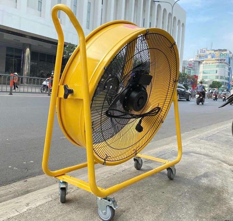 Quạt công nghiệp màu vàng