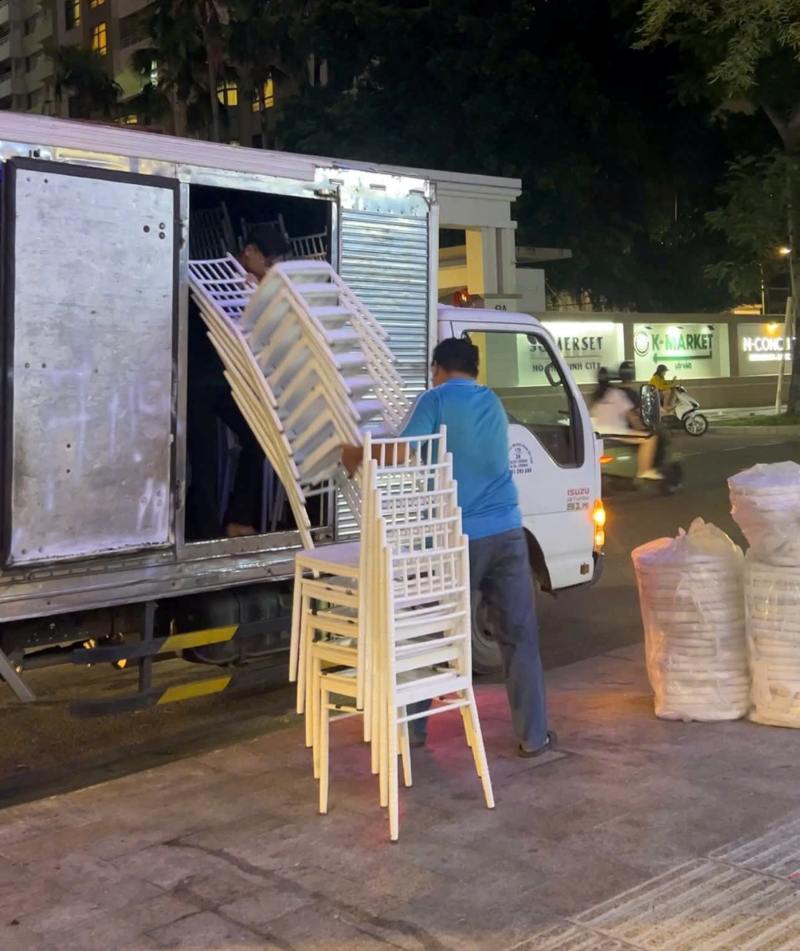 Thỏa thuận thời gian vận chuyển thuê bàn ghế hội nghị