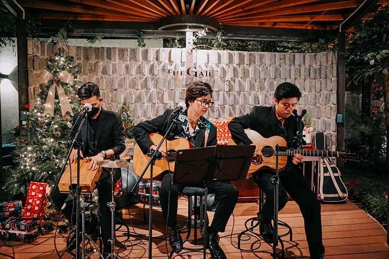 Nghệ sĩ trình diễn nhạc acoustic