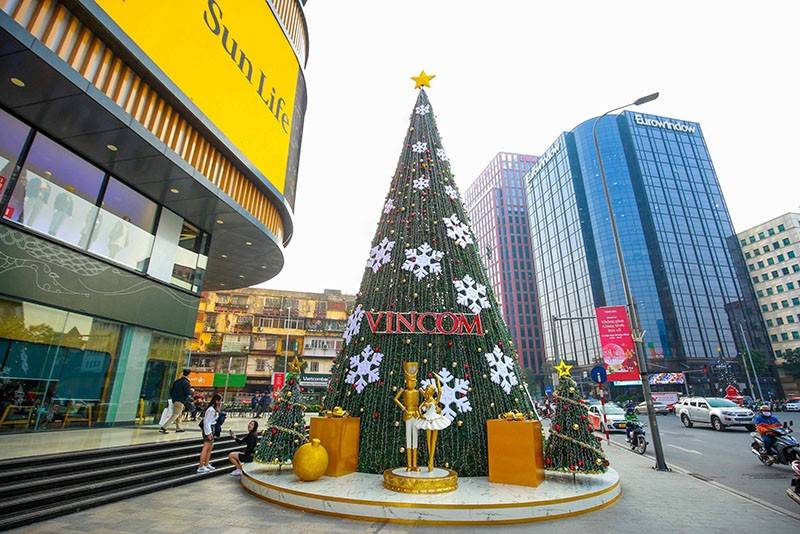 Cây thông noel khổng lồ tại Vincom