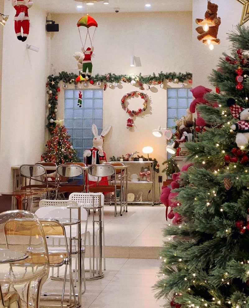 Trang trí noel toàn bộ quán cà phê