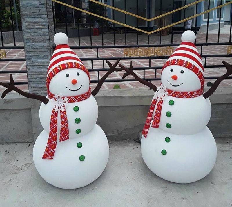 2 người tuyết để trang trí noel