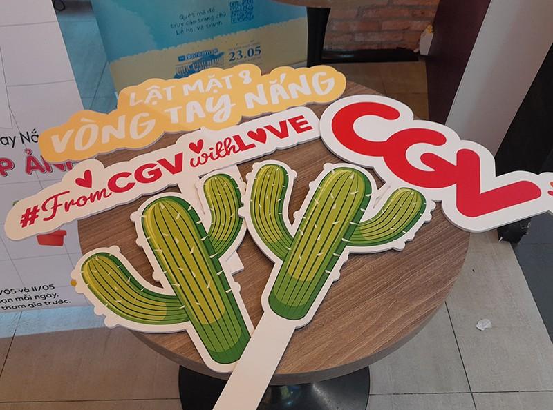 Hashtag cầm tay Lật Mặt 8 tại CGV