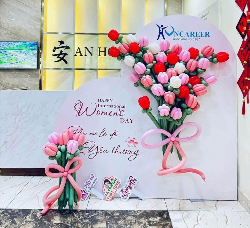 Backdrop ngày phụ nữ việt nam 20/10 đơn giản với hoa bong bóng
