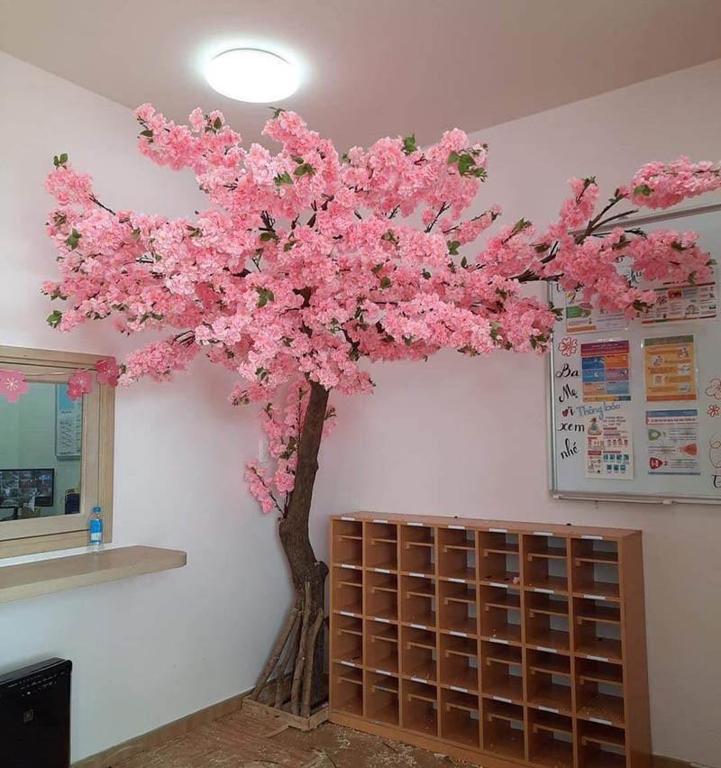 Cây hoa anh đào giả trưng Tết cho trường mần non