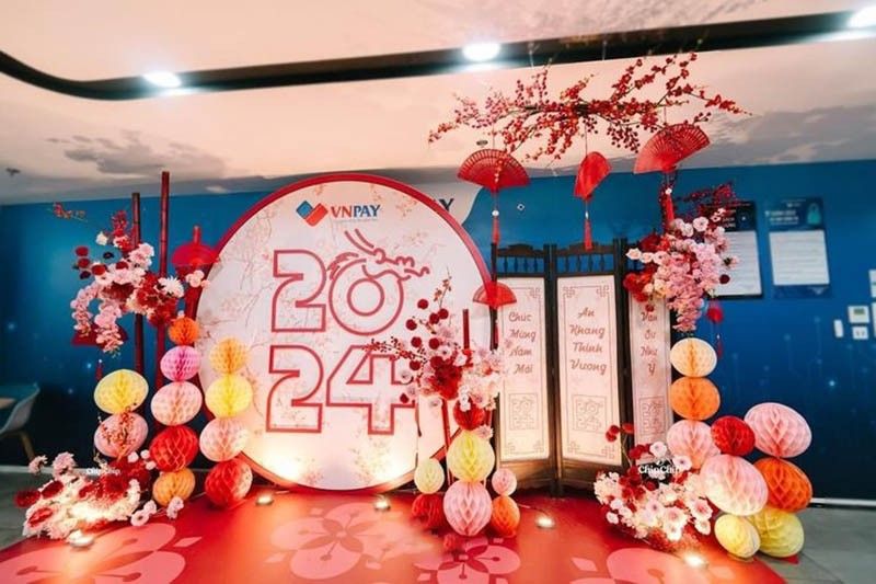 backdrop Tết nguyên đán kết hợp cây đào mini