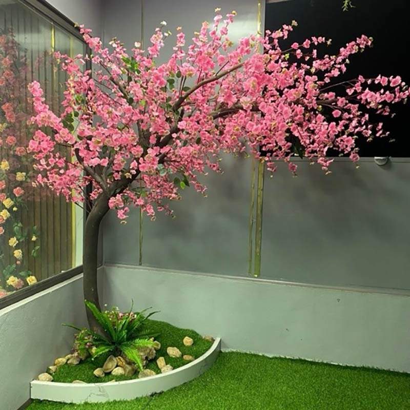 Cây đào giả trưng Tết cho văn phòng