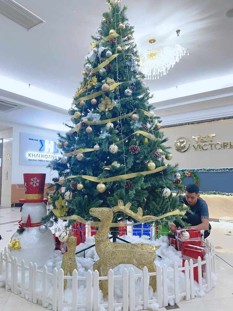 Cây thông noel trang trí theo yêu cầu