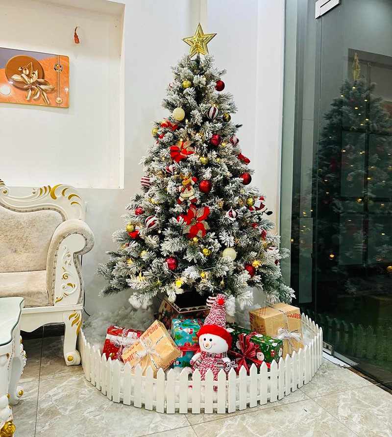 Cây thông noel trang trí