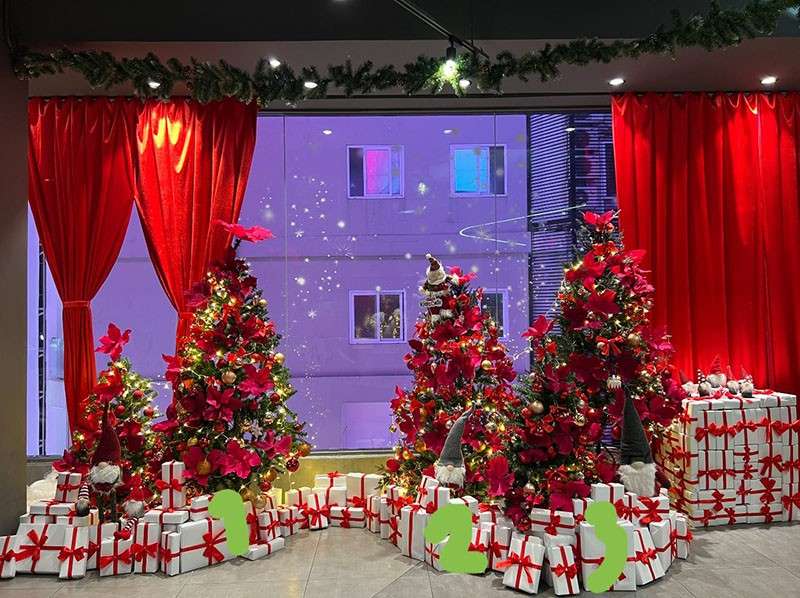 4 Cây thông noel trang trí