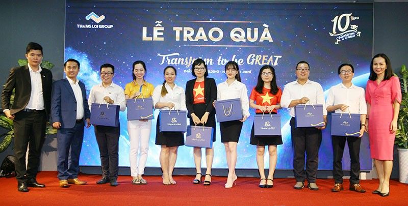 Lễ trao thưởng cho nhân viên xuất sắc - lễ kỷ niệm 10 năm thành lập