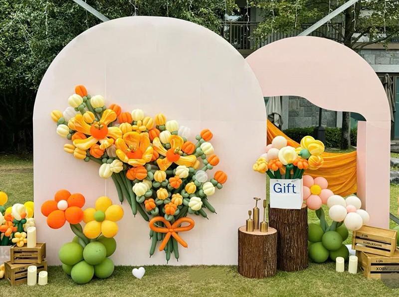Mẫu backdrop 20/10 đẹp ngoài trời
