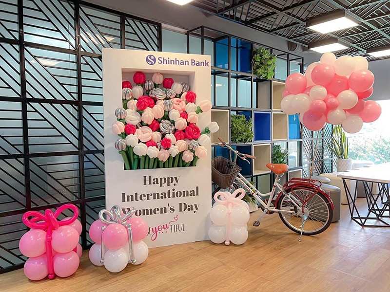 Mẫu backdrop 20/10 đẹp bằng bóng bay đơn giản 