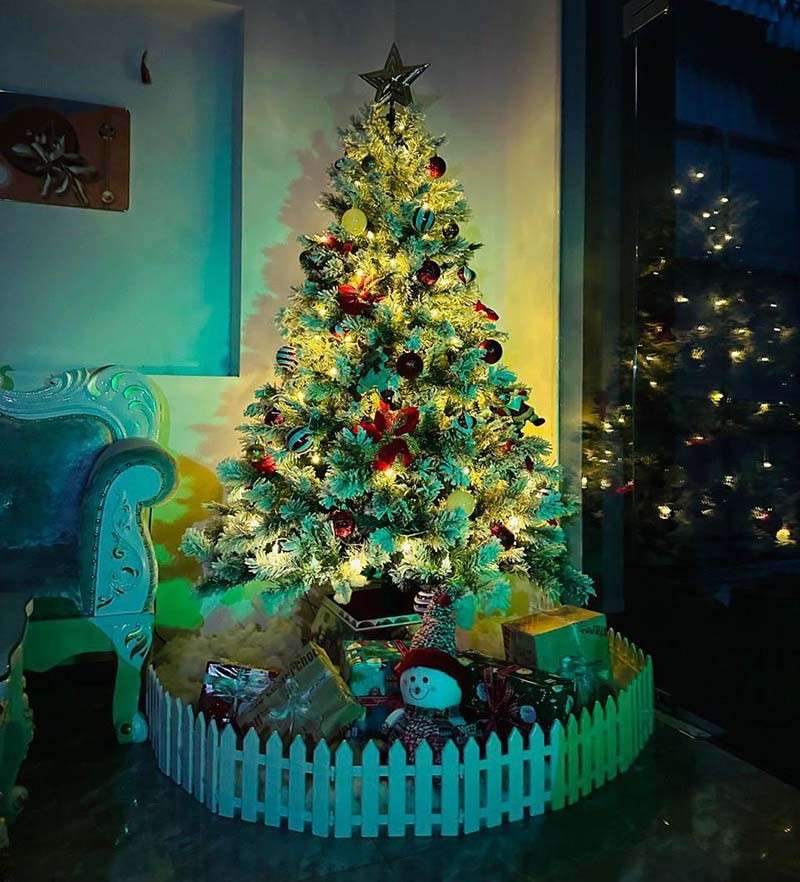Trang trí cây thông noel bằng đèn led sáng