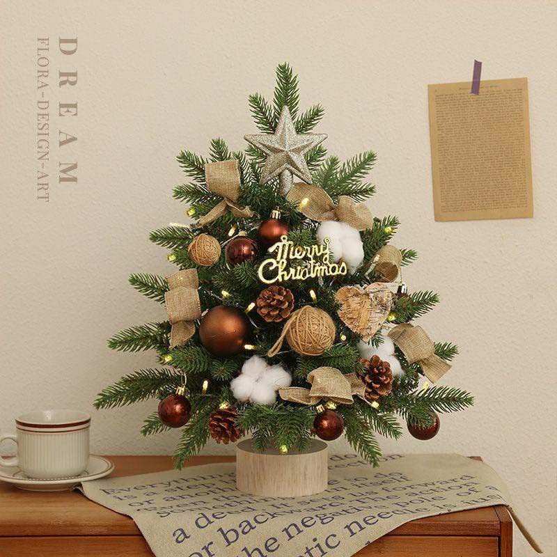 Trang trí cây thông noel theo kiểu hiện đại, đơn giản