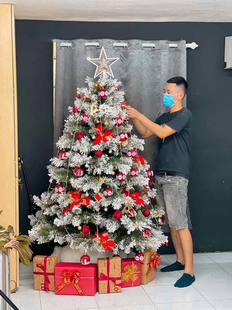 Trang trí cây thông noel theo yêu cầu