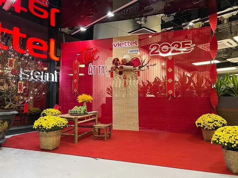 Mẫu tiểu cảnh Tết 2025 cho văn phòng Viettel