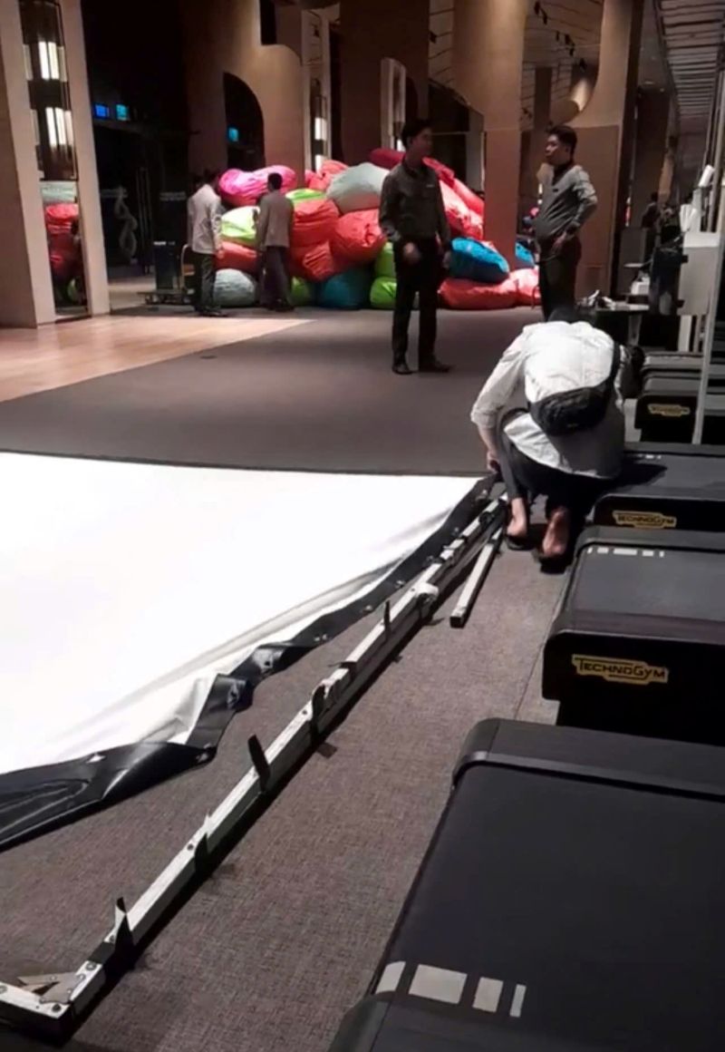 Nhân sự setup thiết bị