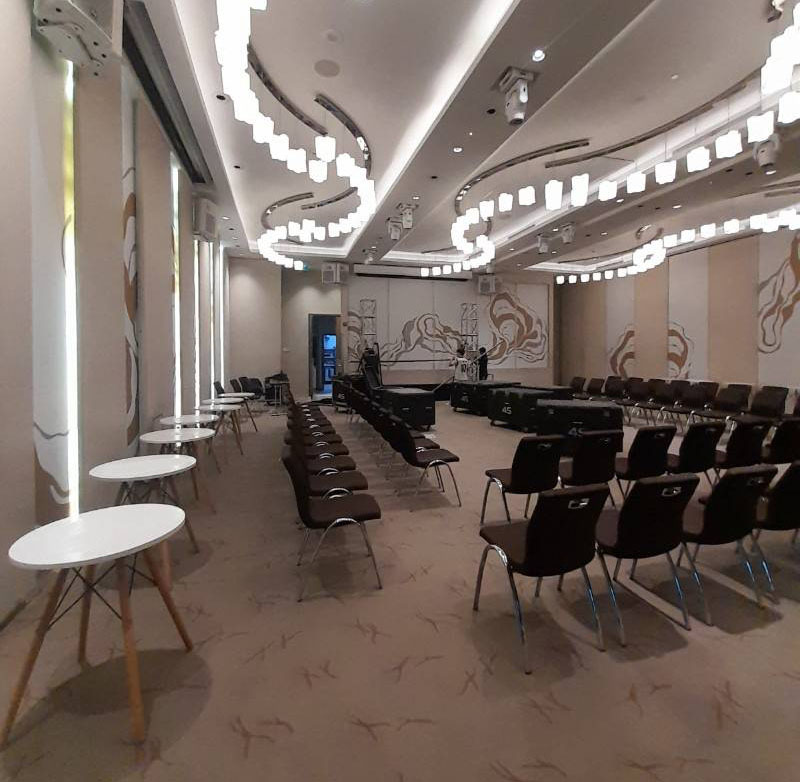 Cho thuê bàn Earmes cho công ty Asia Phoenix Travel