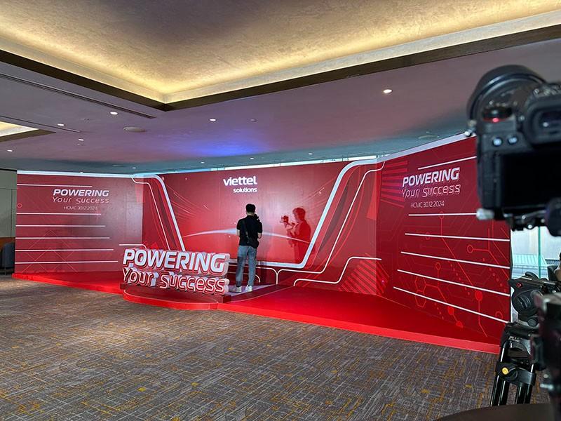 Chụp hình và quay phim tại sự kiện Viettel Backdrop