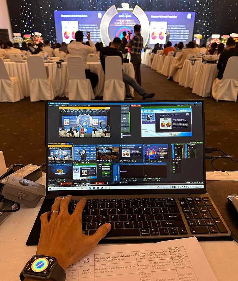 Máy tính Chụp hình và quay phim tại sự kiện