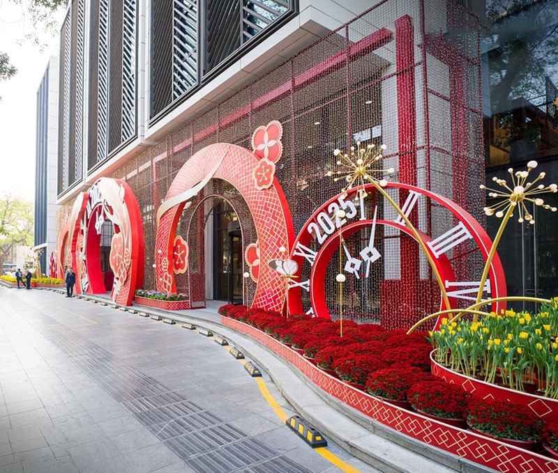 Thương hiệu Techcombank với trang trí Tết nổi bật